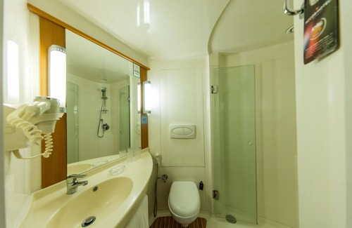 Thousand Lights Hotel | ibis Chennai City Centre Hotel