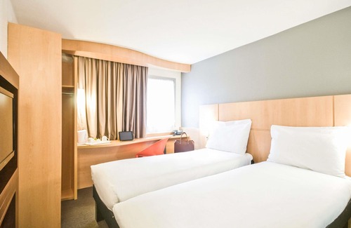 Harlington Hotel | ibis London Heathrow Airport