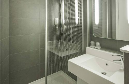 Harlington Hotel | ibis London Heathrow Airport