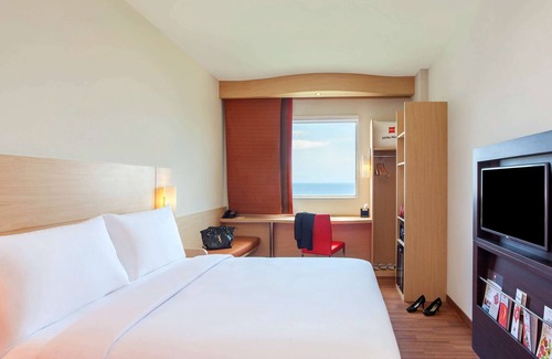 Manado City Centre Hotel | ibis Manado City Center Boulevard