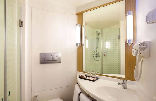 Manado City Centre Hotel | ibis Manado City Center Boulevard