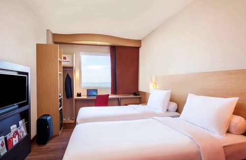 Manado City Centre Hotel | ibis Manado City Center Boulevard