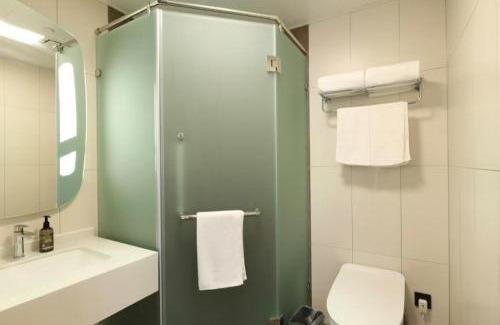 Pudong Hotel | ibis Shanghai International Tourism Resort Xiupu Road