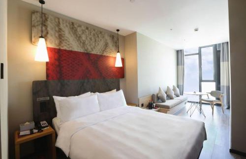 Pudong Hotel | ibis Shanghai International Tourism Resort Xiupu Road