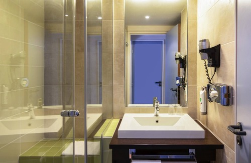 Center Hotel | ibis Styles Evry Courcouronnes Hotel and Events