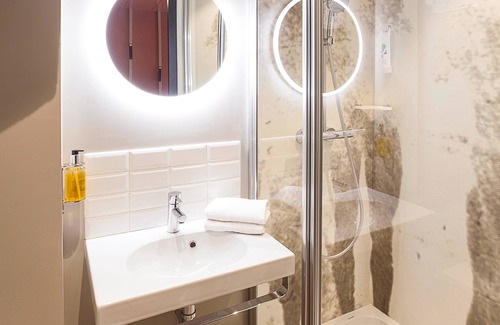 Republique–Point-du-Jour Hotel | ibis Styles Paris 16 Boulogne