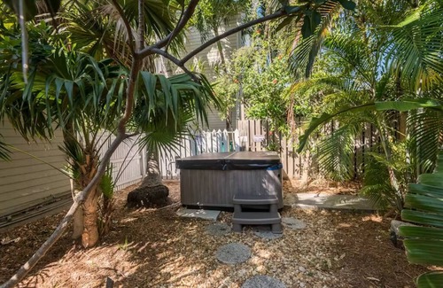 Uptown - Upper Duval Cottage | Ibis Suite | Bright Hideaway, Hot Tubs, Steps from Duval!