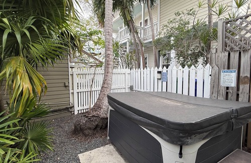 Uptown - Upper Duval Cottage | Ibis Suite | Bright Hideaway, Hot Tubs, Steps from Duval!