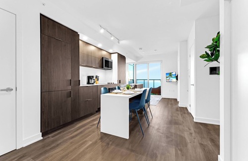 Burlington Condo | Ibiza-Inspired Condo w/Waterfront View | Sleeps 4