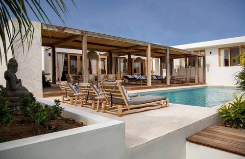 Jan Thiel Villa | Ibiza styled 4 bedroom villa walking distance from beach