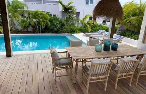 Jan Thiel Villa | Ibiza styled 4 bedroom villa walking distance from beach