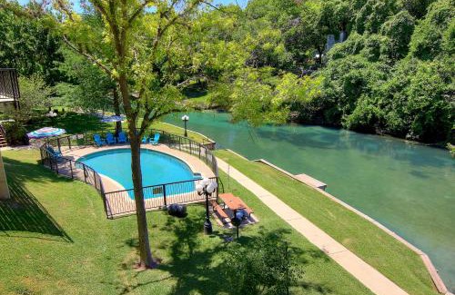 New Braunfels Apartment | IC 316 Riverfront Bliss