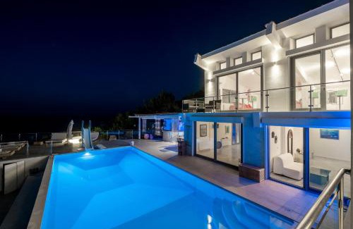 Gialiskari Villa | Icarus Luxury Beachfront Villa