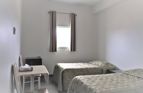 Churchill Hotel | Iceberg Inn