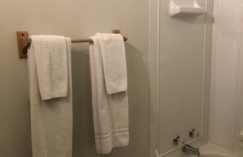 Churchill Hotel | Iceberg Inn