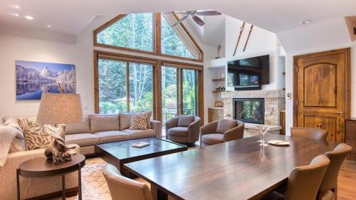 Edwards House | Icegrass Chalet