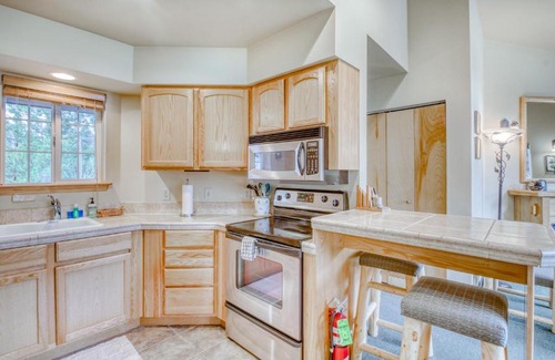 Downtown Leavenworth Apartment | Icicle Village Resort 507 & 508: Alpine Reflections