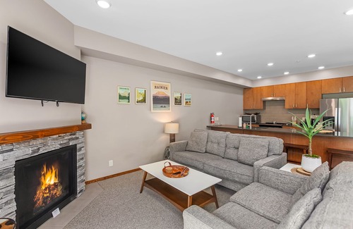 Downtown Leavenworth Apartment | Icicle Village Winter Wonderland. Pool