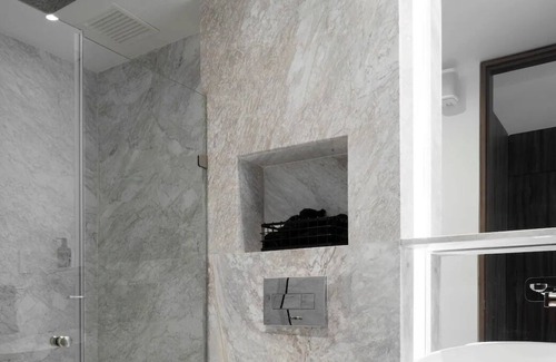 Los Alpes Apartment | Icon Beyond 3033