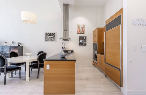Downtown Miami Apartment | Icon Brickell. Wonderful 1/1 with double height ceilings. Amazing place!