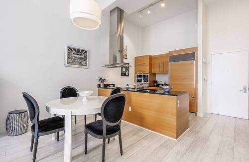 Downtown Miami Apartment | Icon Brickell. Wonderful 1/1 with double height ceilings. Amazing place!