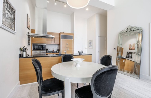Downtown Miami Apartment | Icon Brickell. Wonderful 1/1 with double height ceilings. Amazing place!