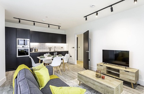 East Acton Apartment | Icon Tower Flat IV