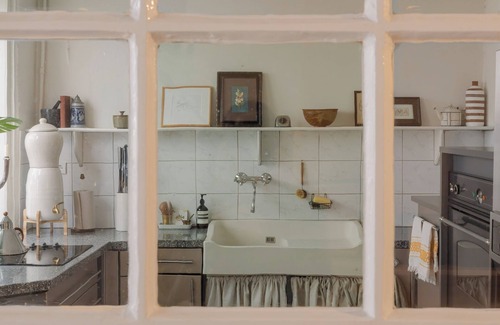 Canal Ring Apartment | Iconic 1632 Canal House (1900+ sq ft, Renovated)