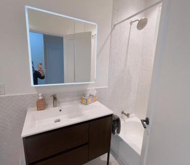 Russian Hill Apartment | Iconic 3 bedroom with Sweping Bay City Views, 100 Walk Score