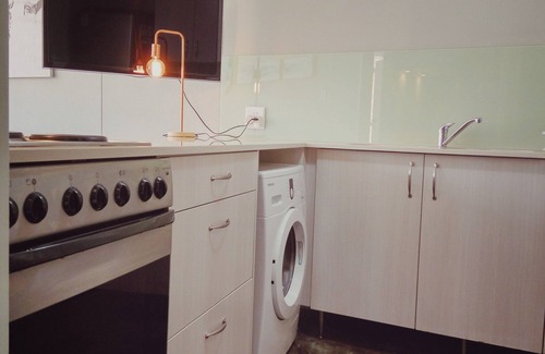 Cape Town City Centre Apartment | Iconic Architecture With Sweeping Mountain Views!