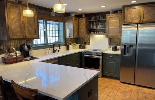 Niantic House | Iconic Bow House, an Oasis in the Heart of the Niantic Bay Marina