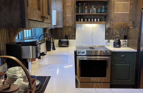 Niantic House | Iconic Bow House, an Oasis in the Heart of the Niantic Bay Marina