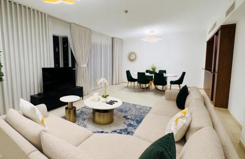 Trade Centre 1 Apartment | Iconic Burj & Fountain View Retreat!