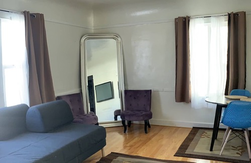 West Hollywood Cottage | Iconic cottage in the city!