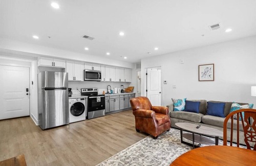 Petworth Bed & Breakfast | Iconic DC Unit | Stunning Views | Graceful Balcony