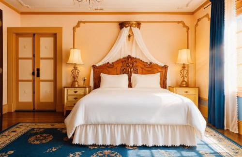 West Hollywood House | Iconic Hollywood Homestay Near Walk Of Fame