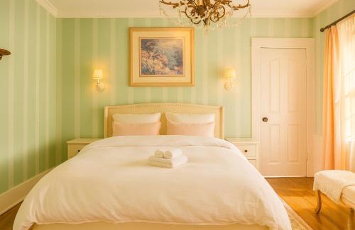 West Hollywood House | Iconic Hollywood Homestay Near Walk Of Fame