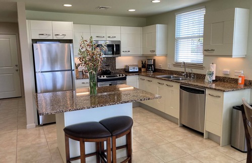 Kahaluu Bay Condo | Iconic Iron Man Inspiration! 225/nt all incl, w AC, 5 Star Lux on the Big Island