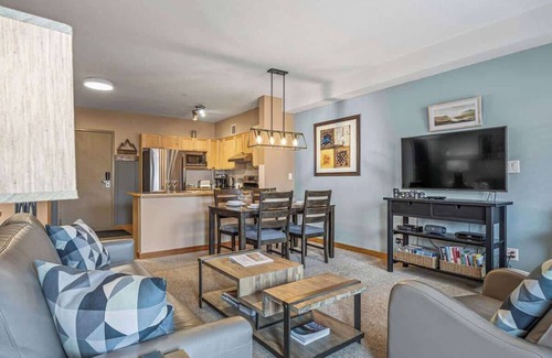 Cougar Creek Condo | Iconic Mountain Views 2BR/2Bth/Pool/HotTub/BBQ