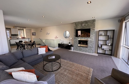 Fernhill House | Iconic Queenstown Apartment