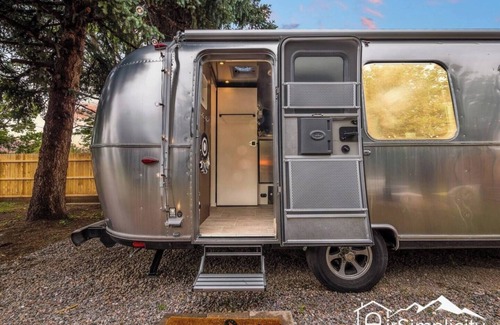 Berkley Apartment | Iconic Retro Airstream | Private Yard & Firepit
