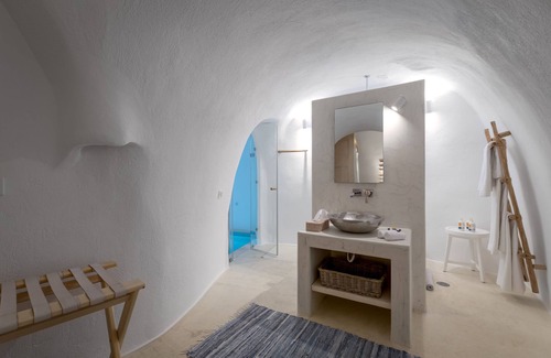 Imerovigli Hotel | Iconic Santorini by Sandglass