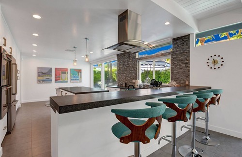 Twin Palms House | Iconic Twin Palms - Classic Upscale Midcentury!