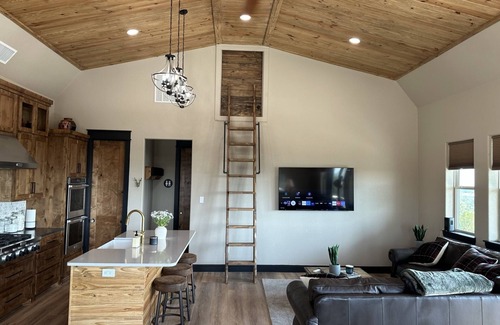 Goldsboro Cabin | Iconic West Texas Sunset and Scenic Views