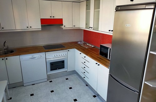 San Martin de Valdeiglesias House | Ideal for family and friends near the reservoir of San Juan, barbecue, terrace, etc.