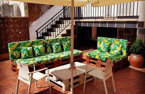 San Martin de Valdeiglesias House | Ideal for family and friends near the reservoir of San Juan, barbecue, terrace, etc.