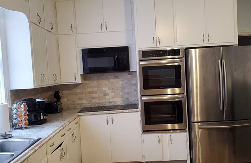 Pine Bluff House | Ida's Oasis near JRMC Hospital , Pine Bluff Country Club & Restaurants .