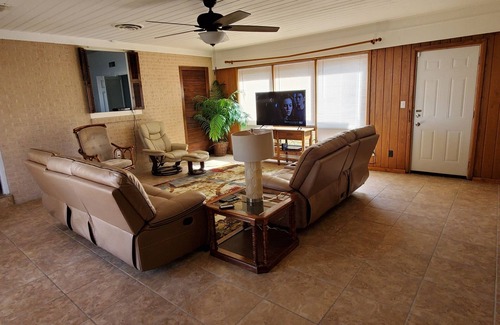 Pine Bluff House | Ida's Oasis near JRMC Hospital , Pine Bluff Country Club & Restaurants .