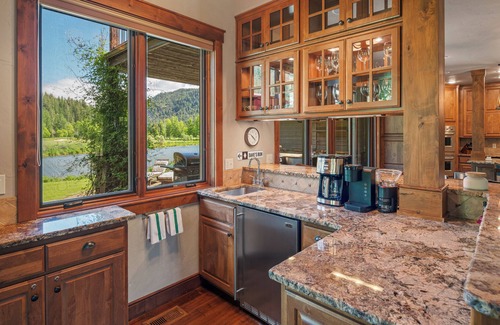 Sandpoint House | Idaho Club Fairway Custom Home with Hot Tub