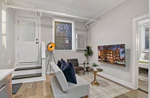 Evanston Apartment | Ideal 1-Bedroom Apartment - Hartrey G
